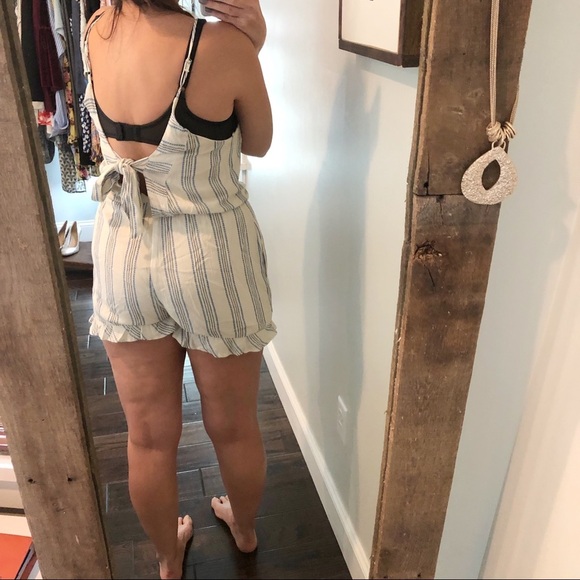 Everly NWT medium cream ruffle bow detail romper - Picture 2 of 6